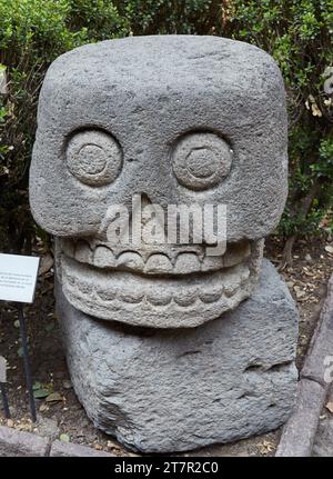 La pyramide aztèque oubliée de Santa Cecilia Acatitlan en dehors de Mexico Banque D'Images