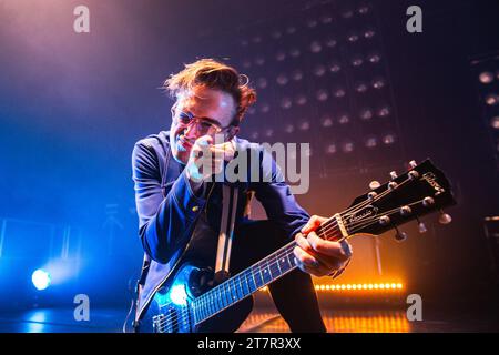 16 novembre 2023 : Manchester, Royaume-Uni : le chanteur guitariste TOM FLETCHER du groupe pop britannique 'McFly' joue la deuxième nuit au Manchester Victoria Warehouse lors de leur tournée Power Play UK Tour 2023. (Image de crédit : © Myles Wright/ZUMA Press Wire) USAGE ÉDITORIAL SEULEMENT! Non destiné à UN USAGE commercial ! Banque D'Images