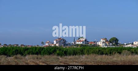 Maisons de village blanches sur l'île de Chypre Banque D'Images