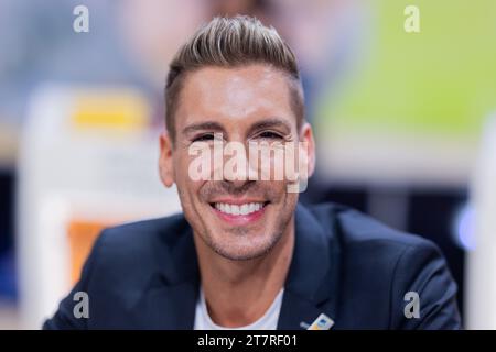 16 novembre 2023, Rhénanie du Nord-Westphalie, Hürth : Norman Langen, chanteur pop, participe au téléthon RTL 2023. Photo : Rolf Vennenbernd/dpa Banque D'Images