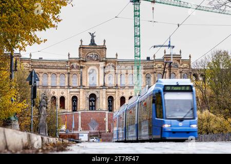Munich, Allemagne. 16 novembre 2023. Le Maximilianeum, siège du Parlement bavarois, le 16 novembre 2023 à Munich (Bavière). Crédit : Matthias Balk/dpa/Alamy Live News Banque D'Images