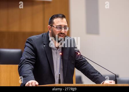 Mayence, Allemagne. 15 novembre 2023. L'initiateur David Rodenberg lors de la fondation de l'association étudiante juive Hinenu au Parlement de Rhénanie-Palatinat. Crédit : Sascha Lotz/dpa/Alamy Live News Banque D'Images