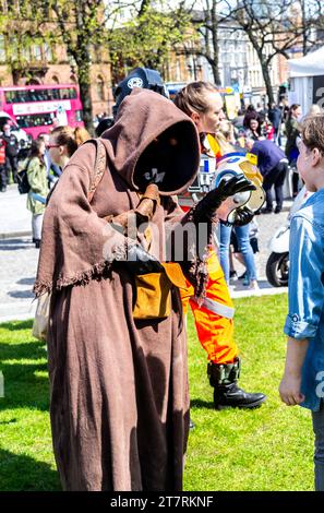 Belfast, County Down, Irlande du Nord avril 28 2018 - personnage de cinéma Jawa à la foire de Belfast dans le domaine de l'hôtel de ville Banque D'Images