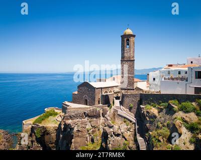 Cathédrale Sant'Antonio abate à Castelsardo. Monument célèbre et destination touristique sur l'île italienne Sardaigne. Banque D'Images