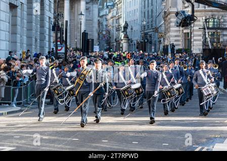 Groupe de cadets du corps d'entraînement aérien de Londres et de la région du Sud-est au Lord Mayor's Show procession 2023 à Poultry, dans la ville de Londres, Royaume-Uni Banque D'Images