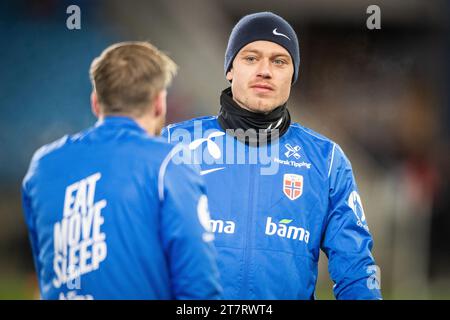 Oslo, Norvège. 16 novembre 2023. Julian Ryerson, de Norvège, se réchauffe avant le match amical de football entre la Norvège et les îles Féroé à Ullevaal Stadion à Oslo. (Crédit photo : Gonzales photo/Alamy Live News Banque D'Images