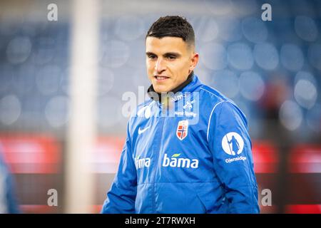 Oslo, Norvège. 16 novembre 2023. Mohamed Elyounoussi, de Norvège, se réchauffe avant le match amical de football entre la Norvège et les îles Féroé à Ullevaal Stadion à Oslo. (Crédit photo : Gonzales photo/Alamy Live News Banque D'Images