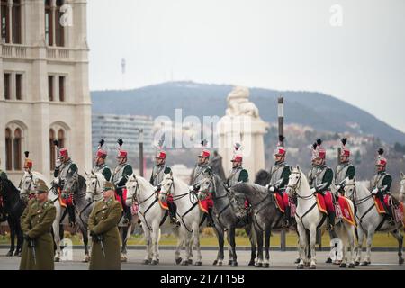 Budapest, Hongrie - 15 mars 2023 : cavalerie à l'occasion de la fête nationale hongroise. Banque D'Images