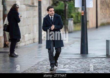 Saint Denis, France. 17 novembre 2023. Stéphane Sejourne, secrétaire général du parti libéral au pouvoir français Renaissance, arrive pour une réunion avec le président français réunissant plusieurs dirigeants de partis politiques français dans la banlieue parisienne de Saint-Denis le 17 novembre 2023. Photo Eliot Blondet/ABACAPRESS.COM crédit : Abaca Press/Alamy Live News Banque D'Images