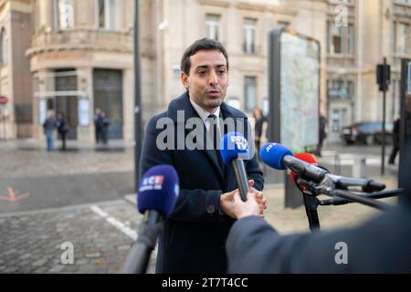 Saint Denis, France. 17 novembre 2023. Stéphane Sejourne, secrétaire général du parti libéral au pouvoir français Renaissance, arrive pour une réunion avec le président français réunissant plusieurs dirigeants de partis politiques français dans la banlieue parisienne de Saint-Denis le 17 novembre 2023. Photo Eliot Blondet/ABACAPRESS.COM crédit : Abaca Press/Alamy Live News Banque D'Images