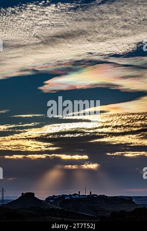 Nuages irisés au coucher du soleil sur l'Alhambra Banque D'Images