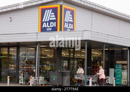 Succursale de la chaîne de vente au détail discount ALDI Süd à Ludwigshafen am Rhein Banque D'Images