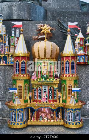 Szopki ou scènes de la Nativité de Noël montrées lors de la compétition annuelle en décembre à Rynek Glowny ou main Market Square, Cracovie, Pologne Banque D'Images