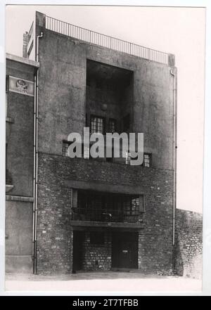 Martin Gerlach jun. Maison Tristan Tzara, Paris XVIII, 15, Avenue Junot, France, vue sur la rue (bizarre). Papier gélatine argentique 1925-1926, 1925/1926 Banque D'Images