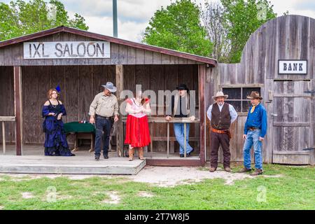 Exposition touristique Gunfight à Burnet, Texas, une attraction pour les touristes qui montent le train touristique « Hill Country Flyer » de Cedar Park, Texas à Bur Banque D'Images