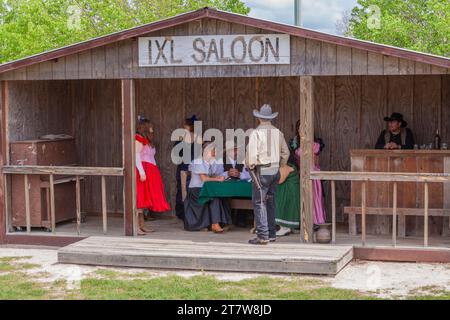 Exposition touristique Gunfight à Burnet, Texas, une attraction pour les touristes qui montent le train touristique « Hill Country Flyer » de Cedar Park, Texas à Bur Banque D'Images