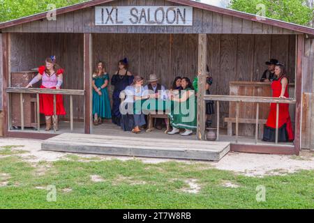 Exposition touristique Gunfight à Burnet, Texas, une attraction pour les touristes qui montent le train touristique « Hill Country Flyer » de Cedar Park, Texas à Bur Banque D'Images