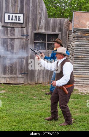 Exposition touristique Gunfight à Burnet, Texas, une attraction pour les touristes qui montent le train touristique « Hill Country Flyer » de Cedar Park, Texas à Bur Banque D'Images