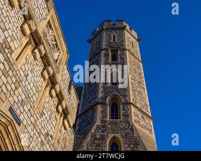St George's Gate avec King Edward III Tower, Windsor Castle, Windsor, Berkshire, Angleterre, ROYAUME-UNI, GB. Banque D'Images