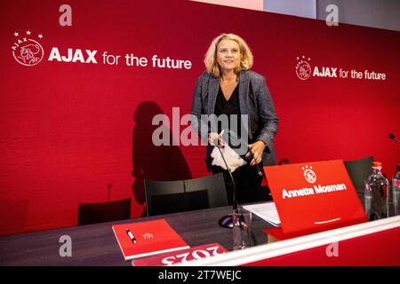 AMSTERDAM - Annete Mosman lors de l'assemblée générale des actionnaires d'Ajax. ANP RAMON VAN flymen netherlands Out - belgique Out Banque D'Images