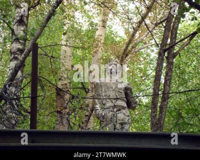 Monument de l'écrivain russe Maxim Gorki derrière des barbelés Banque D'Images