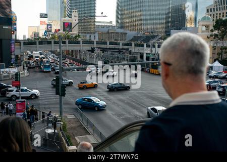 Las Vegas, États-Unis. 16 novembre 2023. L'intersection de Las Vegas Blvd. Et East Flamingo Road est vu avant les séances d'essais du Grand Prix de Formule 1 de Las Vegas au Las Vegas Strip circuit à Las Vegas le jeudi 16 novembre 2023. La course a lieu le samedi à 10 h heure locale, ou le dimanche 19 novembre 2023 à 0600 h GMT. Photo de Greg Nash/UPI crédit : UPI/Alamy Live News Banque D'Images