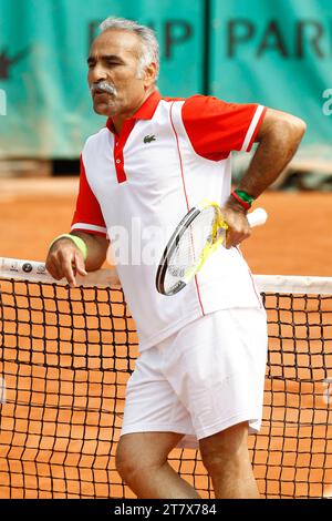 TENNIS - ROLAND GARROS 2010 - TROPHÉE DES LÉGENDES - PARIS (FRA) - 02/06/2010 - PHOTO : LOIC BARATOUX / DPPI MANSOUR BAHRAMI (IRAN) Banque D'Images