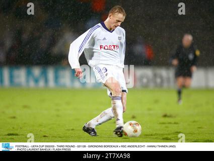 FOOTBALL - COUPE UEFA 2002/03 - 3E TOUR - 021128 - GIRONDINS BORDEAUX - RSC ANDERLECHT - HANNU TIHINEN (ET) - PHOTO LAURENT BAHEUX / FLASH PRESS Banque D'Images