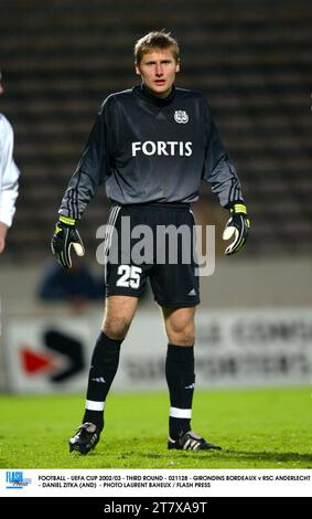 FOOTBALL - COUPE UEFA 2002/03 - 3E TOUR - 021128 - GIRONDINS BORDEAUX - RSC ANDERLECHT - DANIEL ZITKA (ET) - PHOTO LAURENT BAHEUX / FLASH PRESS Banque D'Images