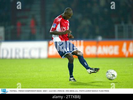 FOOTBALL - CHAMPIONNAT DE FRANCE 2002/03 - 020911 - LILLE OSC - PARIS SG - ERIC ABIDAL (LIL) - PHOTO LAURENT BAHEUX / PRESSE FLASH Banque D'Images