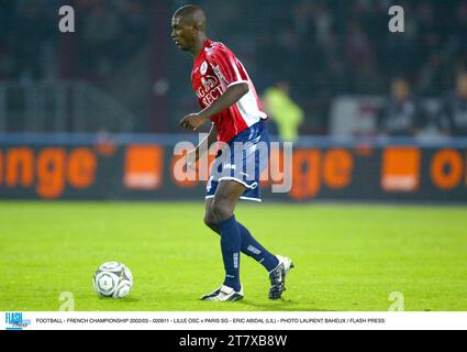 FOOTBALL - CHAMPIONNAT DE FRANCE 2002/03 - 020911 - LILLE OSC - PARIS SG - ERIC ABIDAL (LIL) - PHOTO LAURENT BAHEUX / PRESSE FLASH Banque D'Images