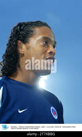 FOOTBALL - CHAMPIONNAT DE FRANCE 2002/03 - 020911 - LILLE OSC - PARIS SG - RONALDINHO (PSG) - PHOTO LAURENT BAHEUX / PRESSE FLASH Banque D'Images