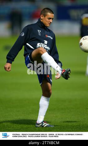 FOOTBALL - CHAMPIONNAT DE FRANCE 2002/03 - 020928 - ES TROYES V OLYMPIQUE LYONNAIS - KARIM ZIANI (TRO) - PHOTO LAURENT BAHEUX / PRESSE FLASH Banque D'Images