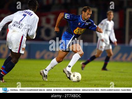 FOOTBALL - CHAMPIONNAT DE FRANCE 2002/03 - 020928 - ES TROYES V OLYMPIQUE LYONNAIS - GERALD BATICLE (TRO) - PHOTO LAURENT BAHEUX / FLASH PRESS Banque D'Images