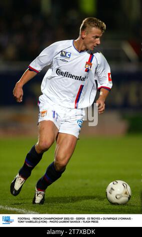 FOOTBALL - CHAMPIONNAT DE FRANCE 2002/03 - 020928 - ES TROYES V OLYMPIQUE LYONNAIS - TONY VAIRELLES (LYON) - PHOTO LAURENT BAHEUX / FLASH PRESS Banque D'Images