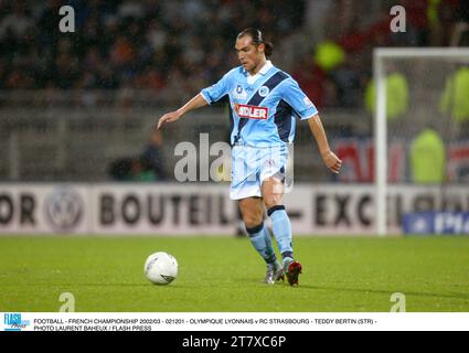 FOOTBALL - CHAMPIONNAT DE FRANCE 2002/03 - 021201 - OLYMPIQUE LYONNAIS V RC STRASBOURG - TEDDY BERTIN (STR) - PHOTO LAURENT BAHEUX / PRESSE FLASH Banque D'Images