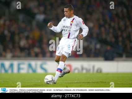 FOOTBALL - CHAMPIONNAT DE FRANCE 2002/03 - 021201 - OLYMPIQUE LYONNAIS V RC STRASBOURG - SONNY ANDERSON (LYON) - PHOTO LAURENT BAHEUX / PRESSE FLASH Banque D'Images