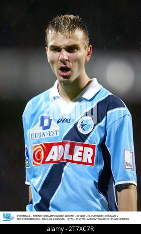 FOOTBALL - CHAMPIONNAT DE FRANCE 2002/03 - 021201 - OLYMPIQUE LYONNAIS V RC STRASBOURG - DANIJEL LJUBOJA (STR) - PHOTO LAURENT BAHEUX / PRESSE FLASH Banque D'Images