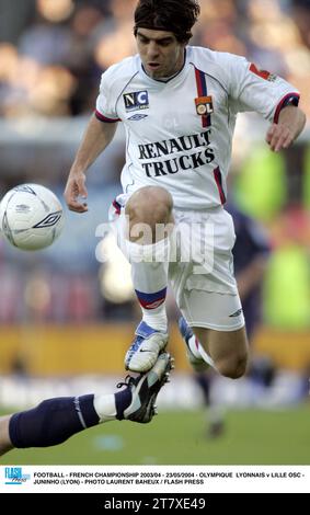 FOOTBALL - CHAMPIONNAT DE FRANCE 2003/04 - 23/05/2004 - OLYMPIQUE LYONNAIS V LILLE OSC - JUNINHO (LYON) - PHOTO LAURENT BAHEUX / PRESSE FLASH Banque D'Images