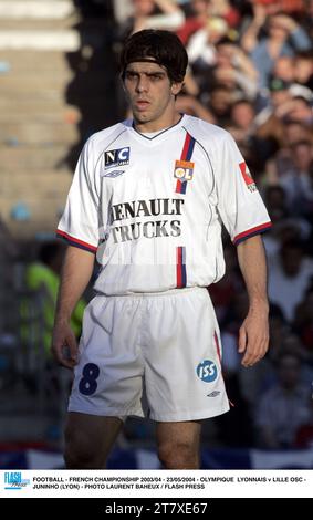 FOOTBALL - CHAMPIONNAT DE FRANCE 2003/04 - 23/05/2004 - OLYMPIQUE LYONNAIS V LILLE OSC - JUNINHO (LYON) - PHOTO LAURENT BAHEUX / PRESSE FLASH Banque D'Images