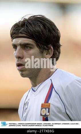 FOOTBALL - CHAMPIONNAT DE FRANCE 2003/04 - 23/05/2004 - OLYMPIQUE LYONNAIS V LILLE OSC - JUNINHO (LYON) - PHOTO LAURENT BAHEUX / PRESSE FLASH Banque D'Images