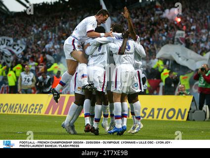 FOOTBALL - CHAMPIONNAT DE FRANCE 2003/04 - 23/05/2004 - OLYMPIQUE LYONNAIS V LILLE OSC - LYON JOY - PHOTO LAURENT BAHEUX / FLASH PRESS Banque D'Images