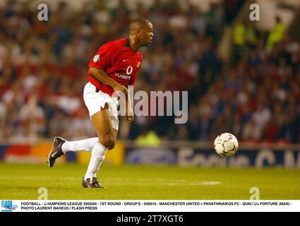 FOOTBALL - LIGUE DES CHAMPIONS 2003/04 - 1E TOUR - GROUPE E - 030916 - MANCHESTER UNITED V PANATHINAIKOS FC - QUINTON FORTUNE (MAN) - PHOTO LAURENT BAHEUX / FLASH PRESS Banque D'Images