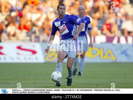 FOOTBALL - CHAMPIONNAT DE FRANCE 2003/04 - 030802 - TOULOUSE FC V RC STRASBOURG - PREDRAG OCOKOLJIC (TOU) - PHOTO LAURENT BAHEUX / PRESSE FLASH Banque D'Images