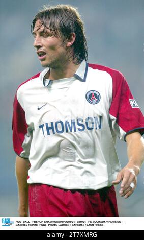 FOOTBALL - CHAMPIONNAT DE FRANCE 2003/04 - 031004 - FC SOCHAUX V PARIS SG - GABRIEL HEINZE (PSG) - PHOTO LAURENT BAHEUX / PRESSE FLASH Banque D'Images