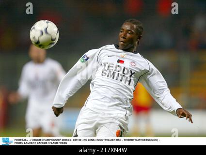 FOOTBALL - CHAMPIONNAT DE FRANCE 2003/04 - 031109 - RC LENS V MONTPELLIER HSC - THIERRY GATHUESSI (MON) - PHOTO LAURENT BAHEUX / FLASH PRESS Banque D'Images