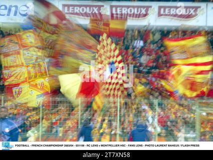 FOOTBALL - CHAMPIONNAT DE FRANCE 2003/04 - 031109 - RC LENS V MONTPELLIER HSC - FAN LENS - PHOTO LAURENT BAHEUX / FLASH PRESS Banque D'Images