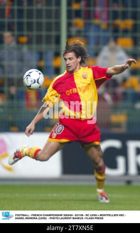 FOOTBALL - CHAMPIONNAT DE FRANCE 2003/04 - 031109 - RC LENS V MONTPELLIER HSC - DANIEL MOREIRA (LENS) - PHOTO LAURENT BAHEUX / FLASH PRESS Banque D'Images