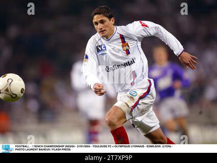 FOOTBALL - CHAMPIONNAT DE FRANCE 2003/04 - 31/01/2004 - TOULOUSE FC - OLYMPIQUE LYONNAIS - EDMILSON (LYON) - PHOTO LAURENT BAHEUX / FLASH PRESS Banque D'Images