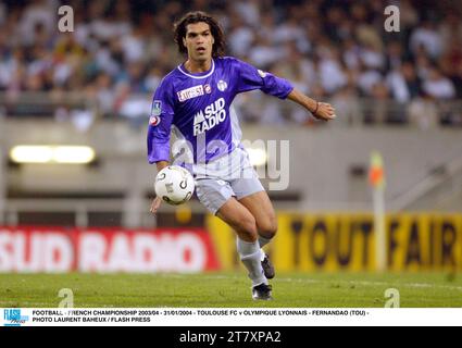 FOOTBALL - CHAMPIONNAT DE FRANCE 2003/04 - 31/01/2004 - TOULOUSE FC - OLYMPIQUE LYONNAIS - FERNANDAO (TOU) - PHOTO LAURENT BAHEUX / PRESSE FLASH Banque D'Images